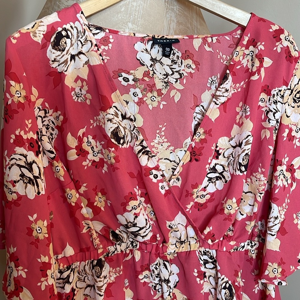FLORAL WRAP GEORGETTE BABYDOLL BLOUSE CORAL Size 00 - Picture 14 of 15